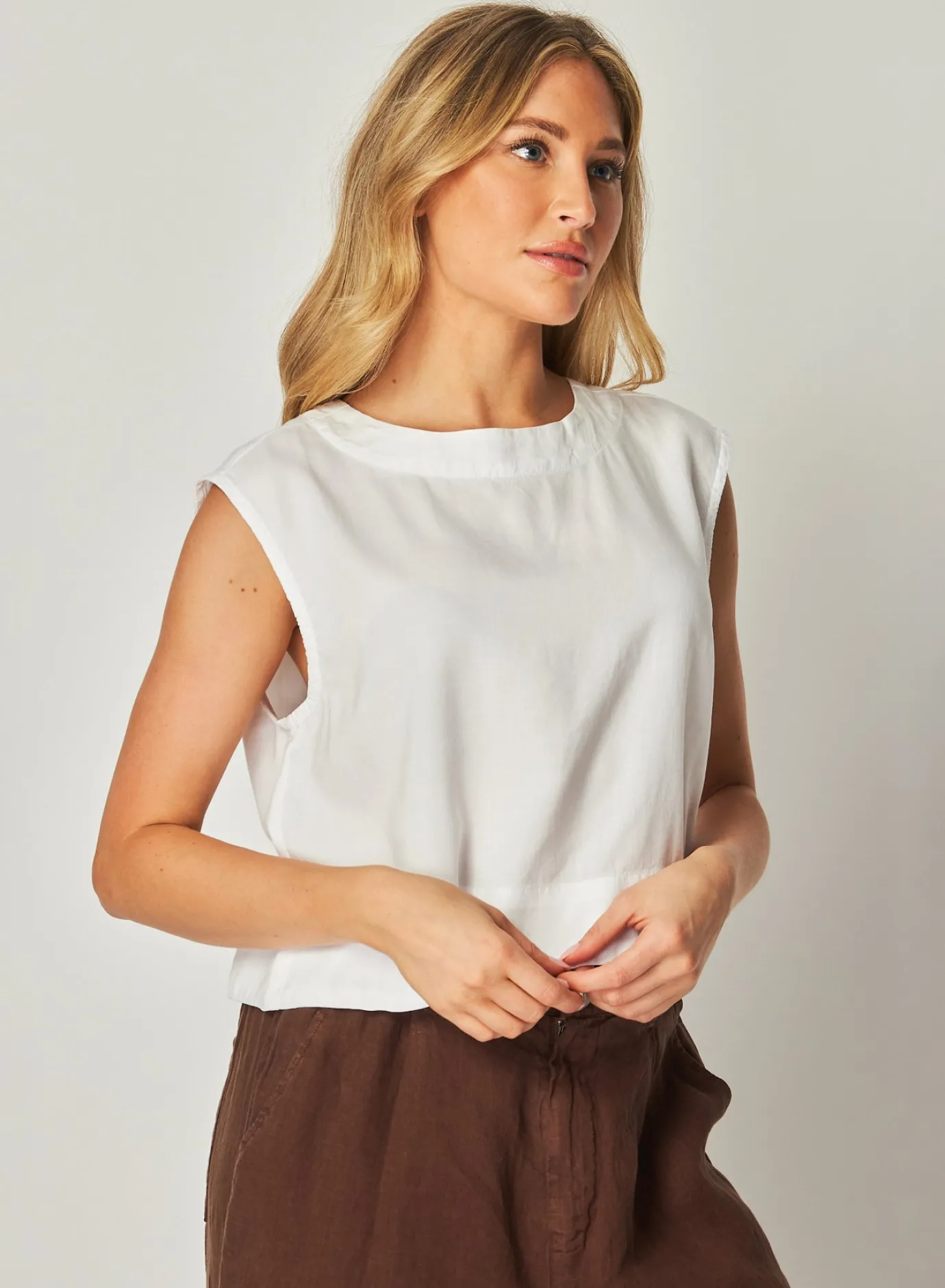 Bella Dahl Boxy Button Back Top - - Sleeveless