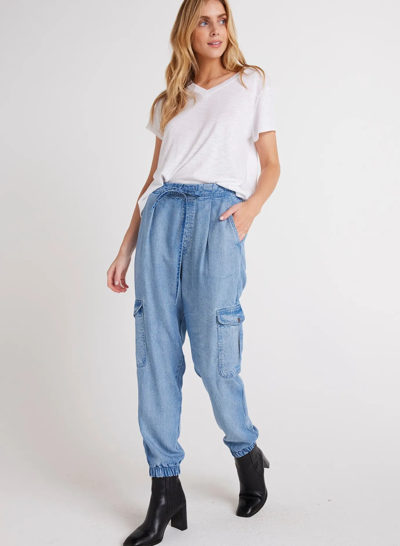 Bella Dahl Isla Pleated Jogger - Vintage Horizon Wash- Pants