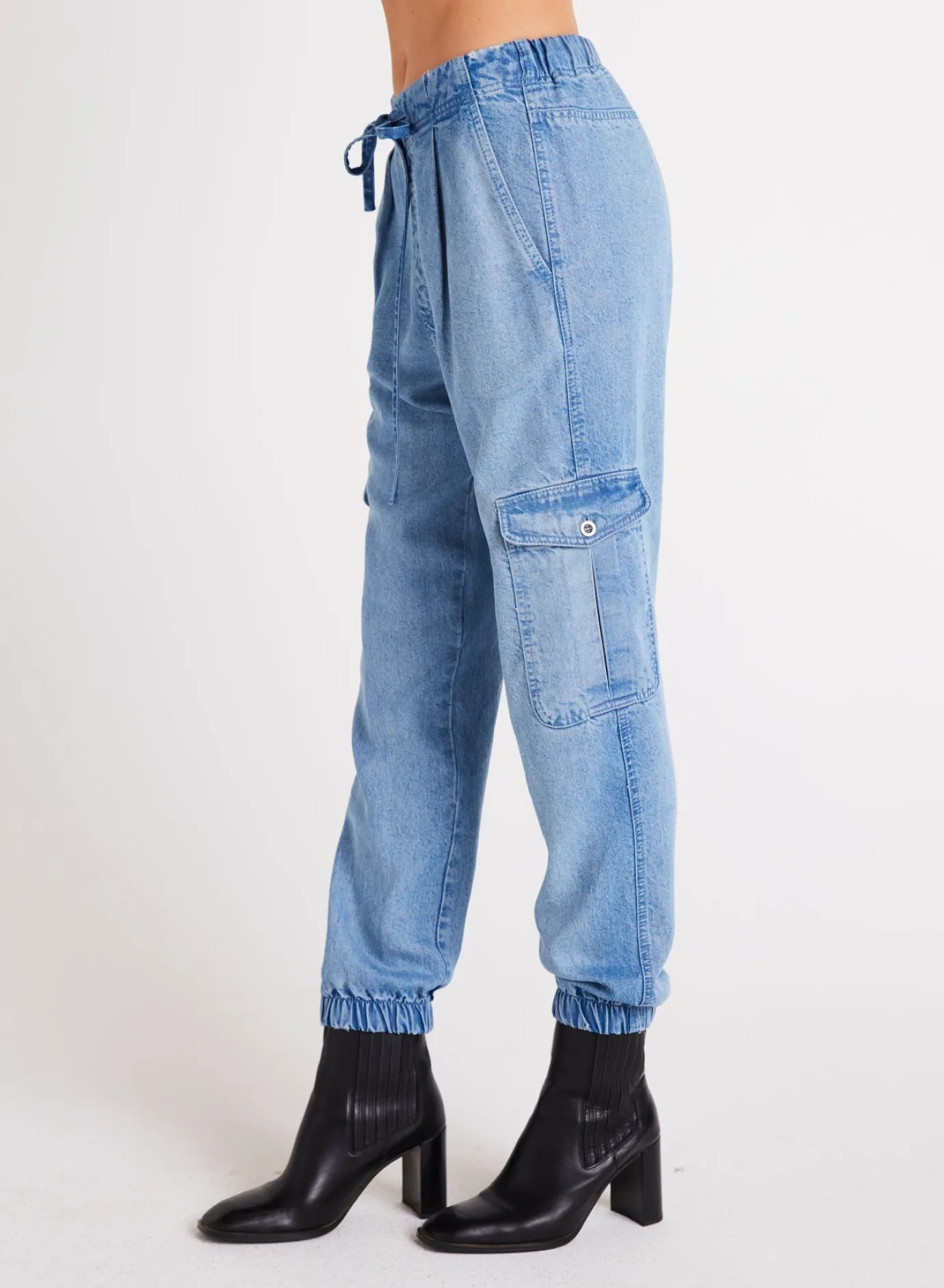 Bella Dahl Isla Pleated Jogger - Vintage Horizon Wash- Pants