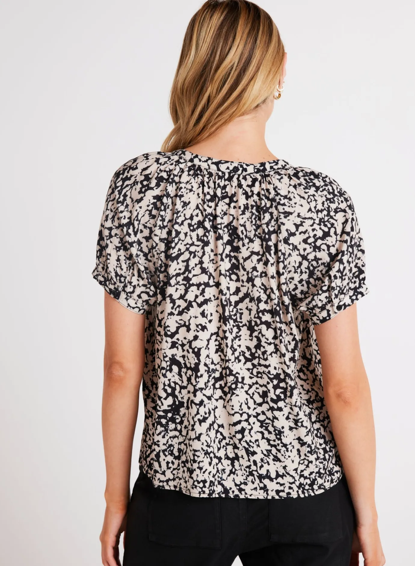 Bella Dahl Short Sleeve Raglan Pullover - Abstract Bloom Print- Short Sleeve
